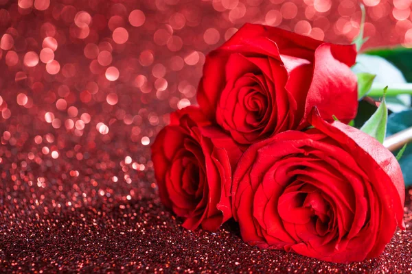 Három vörös rózsa. — Stock Fotó