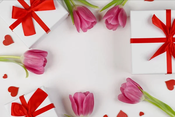 Cartão de corações de tulipas rosa — Fotografia de Stock