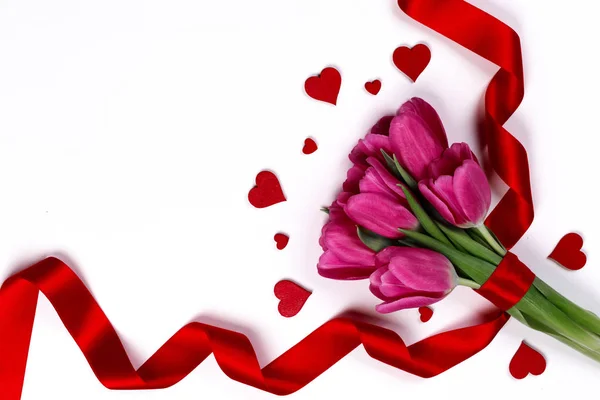 Tulipán virágok és szív fehér — Stock Fotó