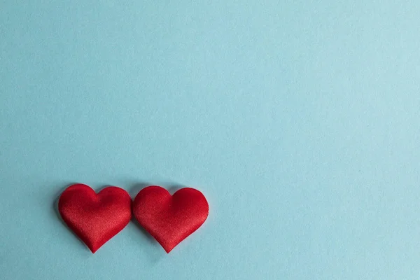 День Святого Валентина серця на синьому — стокове фото