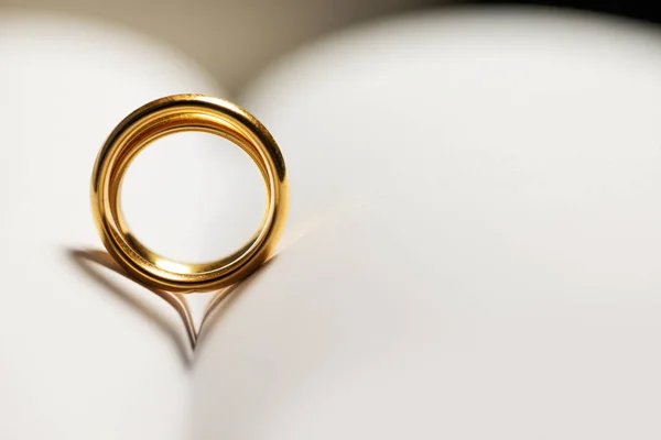 Golden wedding rings on book — Stock Photo, Image
