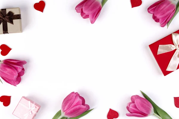 Rosa tulipas corações presentes cartão — Fotografia de Stock