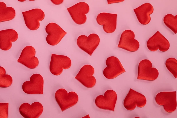 Los corazones de San Valentín sobre rosado — Foto de Stock