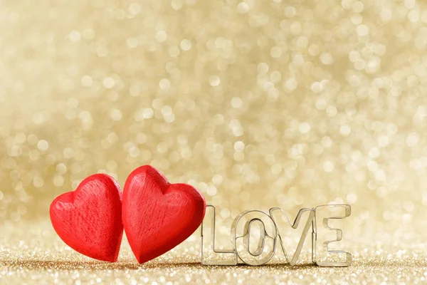 Dřevěné srdce a slovo láska — Stock fotografie