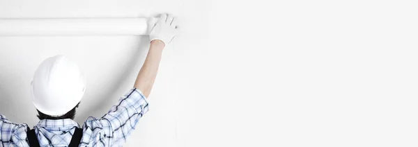Worker Attaching White Wallpaper Empty Wall Copy Space Background Text — Stock Photo, Image