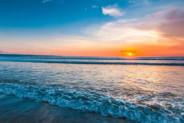 Pôr Sol Incrível Bali Double Six Ondas Surf Praia Nuvens — Fotografia de Stock