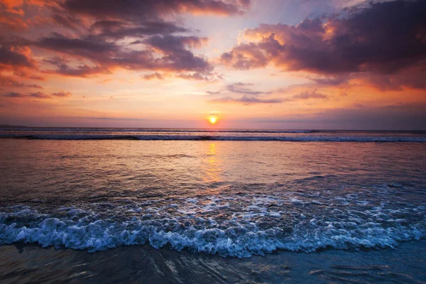 Coucher Soleil Incroyable Bali Double Six Vagues Surf Plage Nuages — Photo