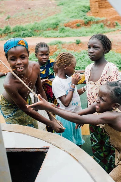 Afrikanska människor har problem med vatten — Stockfoto