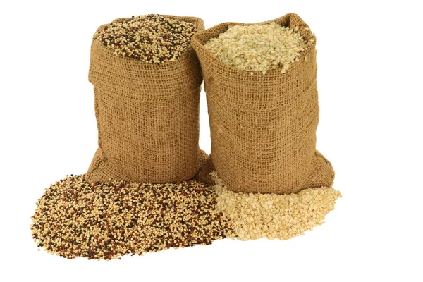 Bio-Quinoa-Samen und -Flocken Stockbild