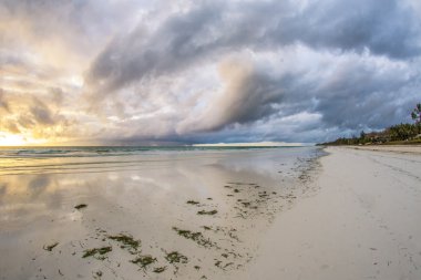 Sunrise Diani sahilde