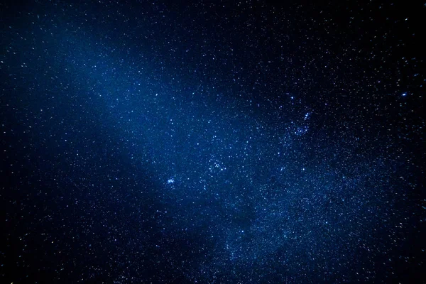 Milyarlarca yıldız yıldızlı bir gecede shinning — Stok fotoğraf