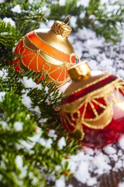 Weihnachtsstillleben mit Kugeln — Stockfoto