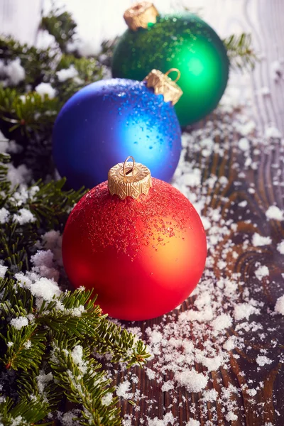 Weihnachtsstillleben mit Kugeln — Stockfoto