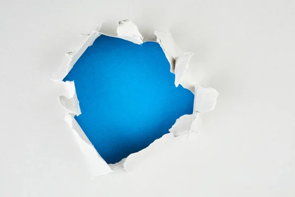 Blue hole w papier — Zdjęcie stockowe