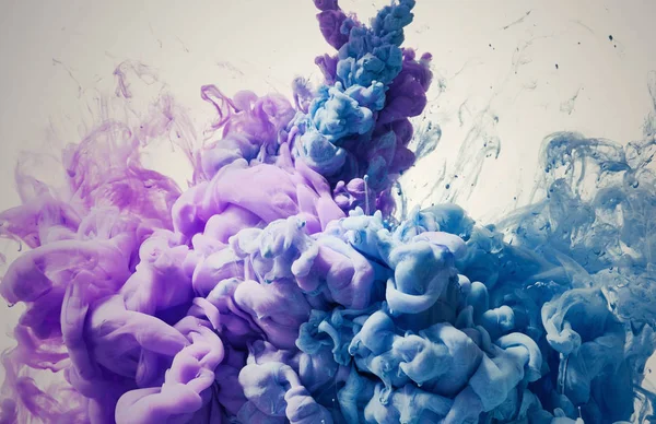 Color gota en el agua — Foto de Stock