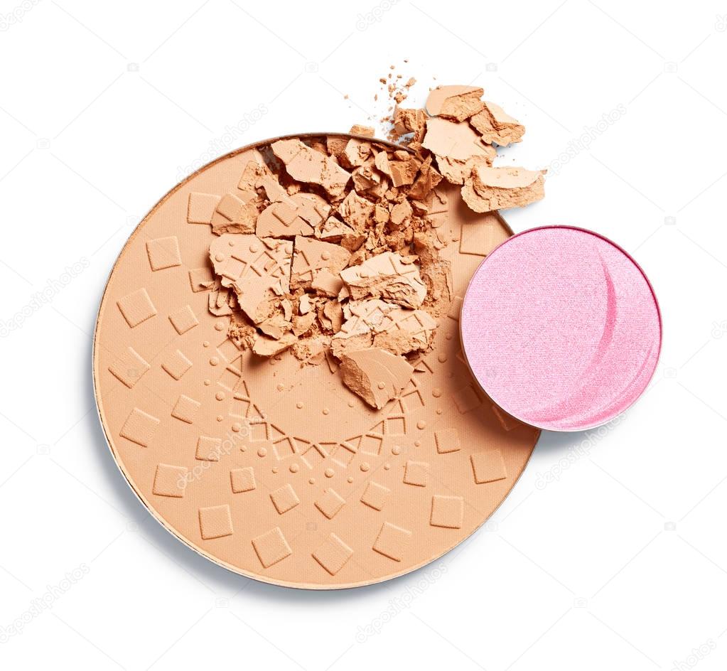 Crushed face powder and eye shadow