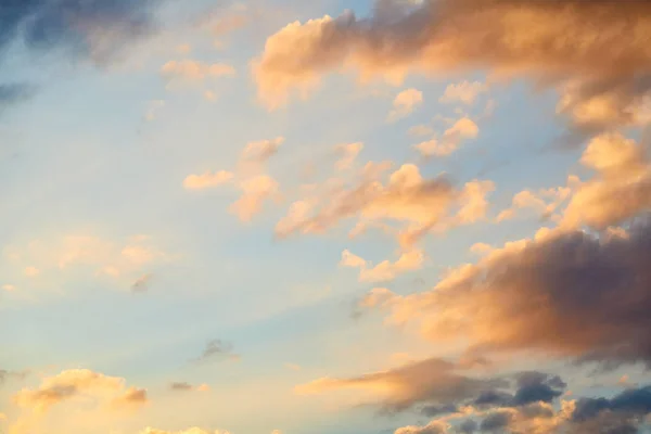 Range fluffy clouds on blue sky — Stock Photo, Image