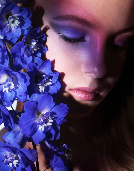 Retrato Moda Cerca Con Flores — Foto de Stock