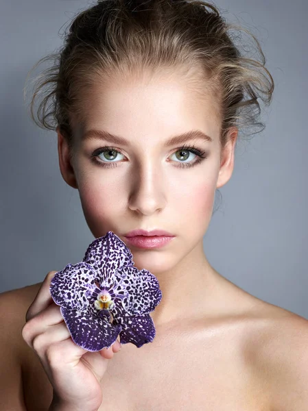 Retrato Beleza Menina Com Olhos Verdes — Fotografia de Stock