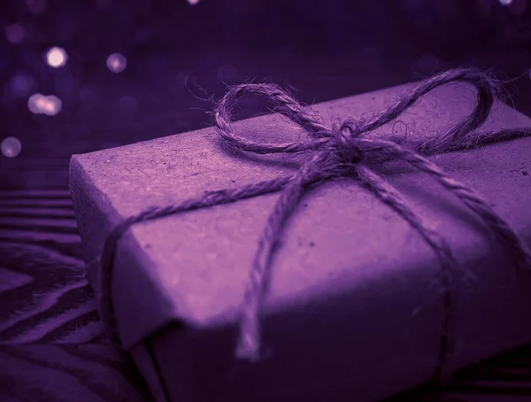Purple gift box — Stock Photo, Image