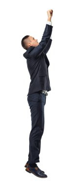 Profil portre işadamı asılı beyaz arka plan üzerinde izole bir şey yakaladı.