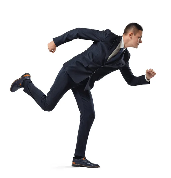 Портрет бізнесмена, який діє так, ніби він біжить, ізольований на білому тлі — стокове фото