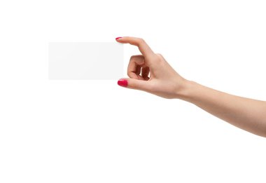 Boş bir kare parça kağıt tutan beyaz arka plan üzerinde büyük bakımlı el.