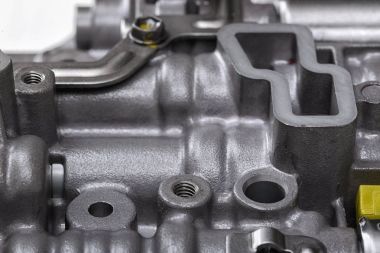 Metal bileşenleri ve hidrolik valfler ile mekanik bölümü