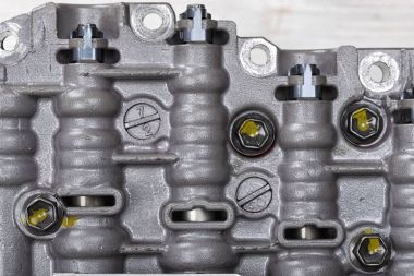 Metal bileşenleri ve hidrolik valfler ile mekanik bölümü