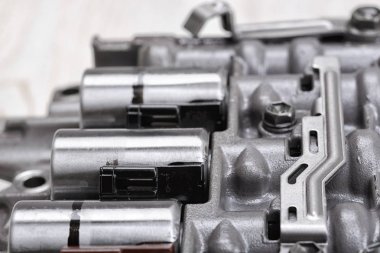 Metal bileşenleri ve hidrolik valfler ile mekanik bölümü