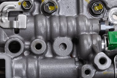 Metal bileşenleri ve hidrolik valfler ile mekanik bölümü