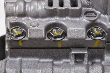 Metal bileşenleri ve hidrolik valfler ile mekanik bölümü