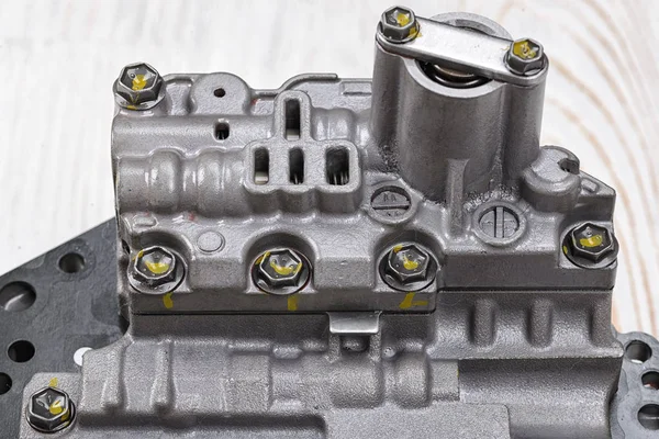Parte mecânica com componentes metálicos e válvulas hidráulicas — Fotografia de Stock