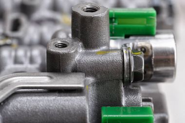 Metal bileşenleri ve hidrolik valfler ile mekanik bölümü