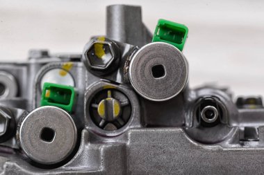 Metal bileşenleri ve hidrolik valfler ile mekanik bölümü