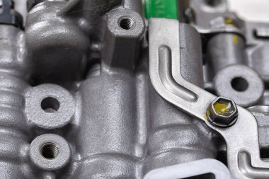 Metal bileşenleri ve hidrolik valfler ile mekanik bölümü