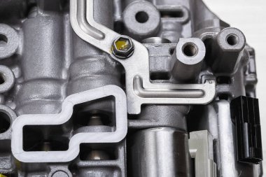 Metal bileşenleri ve hidrolik valfler ile mekanik bölümü