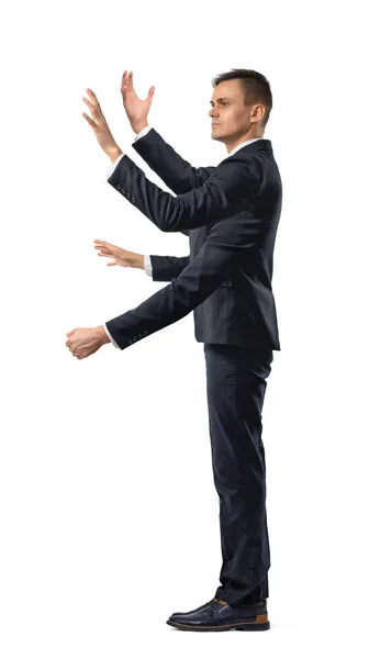 Un uomo d'affari con quattro mani che fa movimenti afferranti e un pugno in vista laterale su sfondo bianco . — Foto Stock