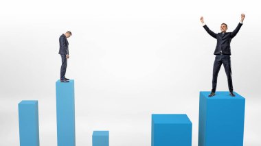 Onun sadece daha yüksek bir konuda hızlandırdı yanında düşük bir sütun ve bir kazanan istifa üzücü bir işadamı hazırlar.