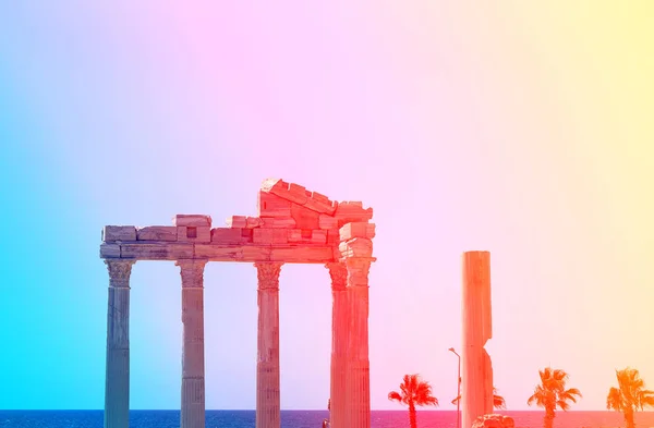 Foto landschap met een tempel van Apollo — Stockfoto