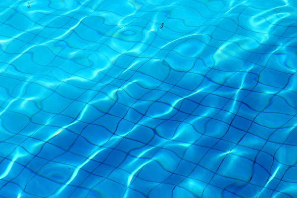 Foto de fundo de uma bela piscina de água — Fotografia de Stock