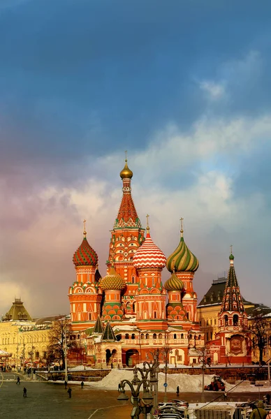 Foton ljusa vackra St Basils Cathedral — Stockfoto