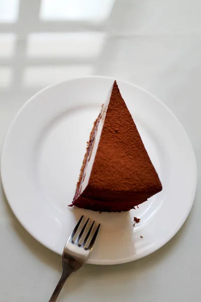Foto di una dolce torta al tartufo in un caffè — Foto Stock