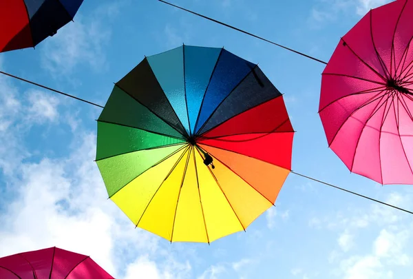 Foto av vackra flerfärgade paraplyer — Stockfoto