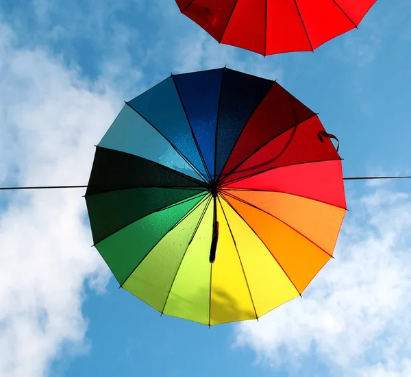 Foto de belos guarda-chuvas multicoloridos — Fotografia de Stock