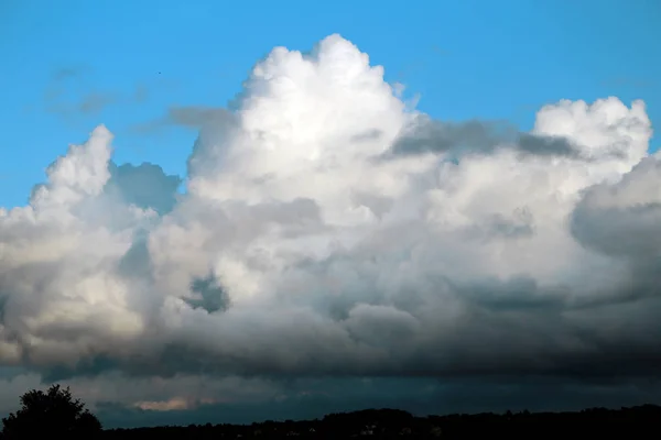 シルバー空の雲 — ストック写真