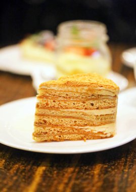 Fotoğraf bir parlak renkli bal pasta