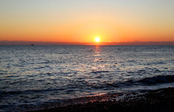 Foto van een zonsondergang heldere zee — Stockfoto