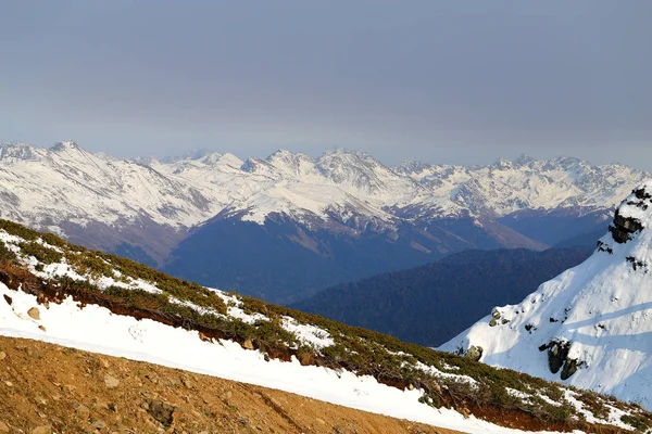 Grandes fotos de montañas nevadas — Foto de Stock