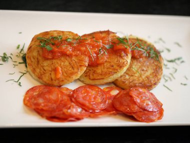 Fotoğraf bir makro lezzetli patates gözlemesi